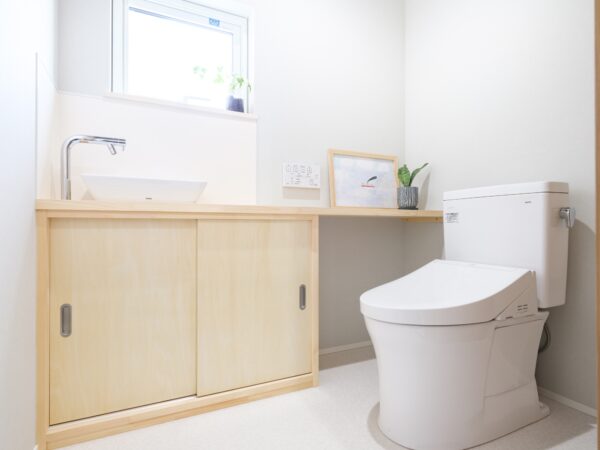 トイレをまるごとリフォームする費用は？交換時期や補助金などを解説