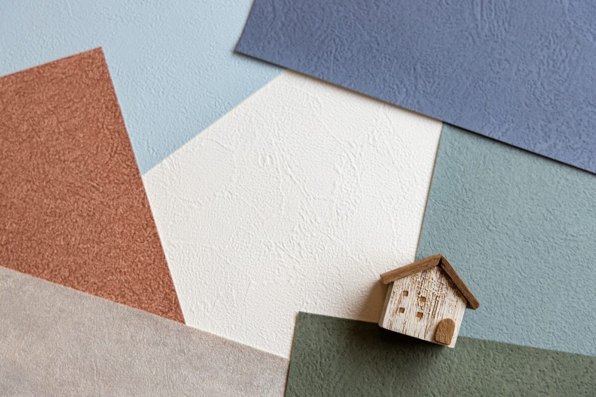 【2026年最新】壁紙リフォームで後悔しない選び方！費用相場やDIYの手法