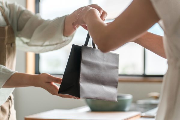 リフォームの近隣挨拶は何日前まで？おすすめ手土産やクレーム防止の挨拶文例